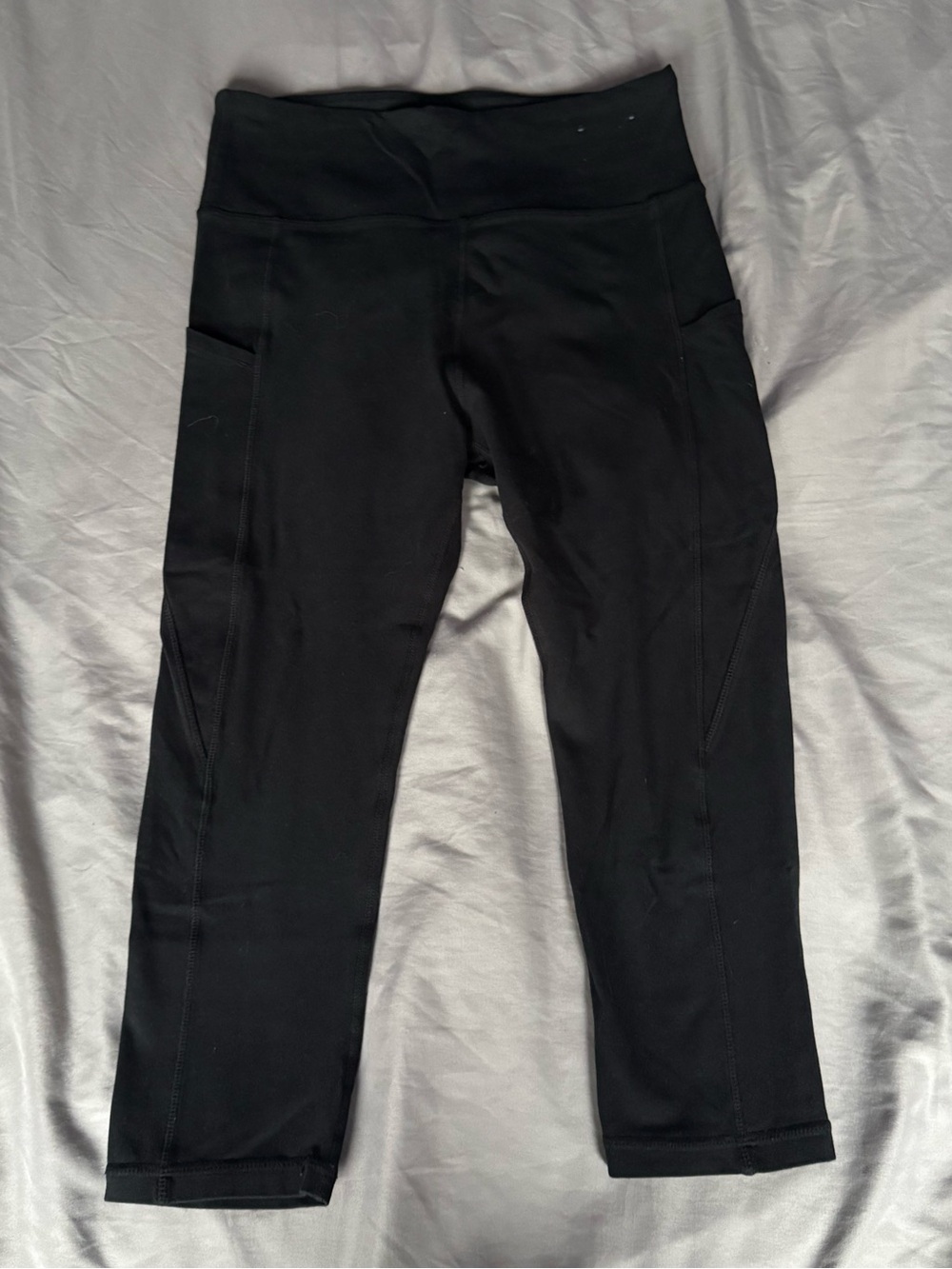 Earth Yoga Black Capri Leggings with Side Pockets